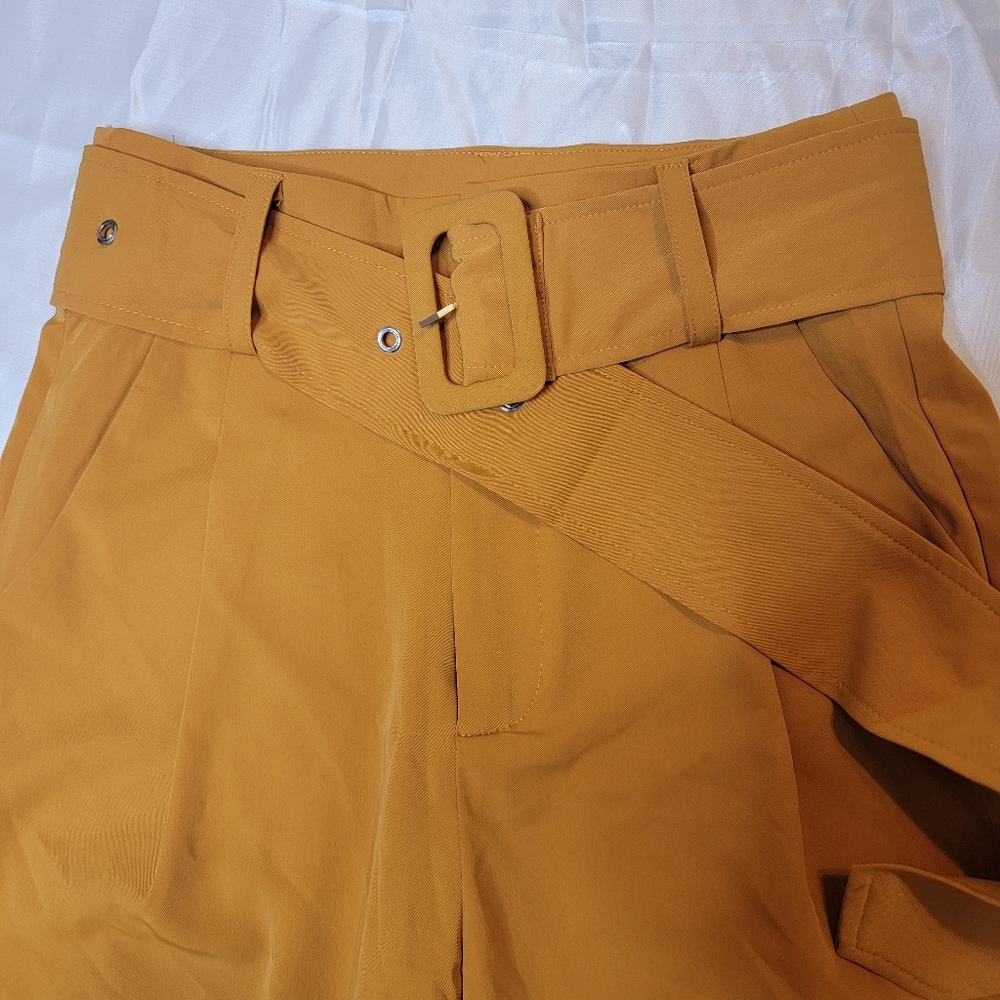 High-waisted pants